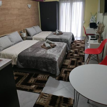 G M 1 Rooms Kentro In The Heart Of The City Larissa Esterno foto