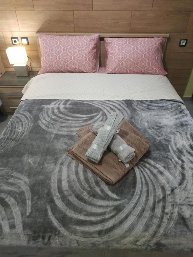 G M 1 Rooms Kentro In The Heart Of The City Larissa Esterno foto