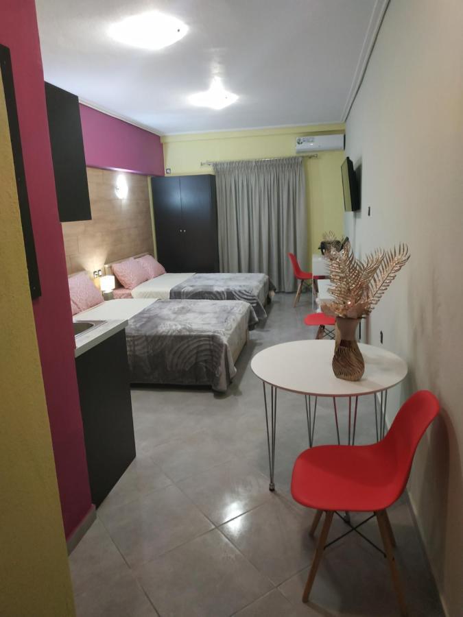 G M 1 Rooms Kentro In The Heart Of The City Larissa Esterno foto