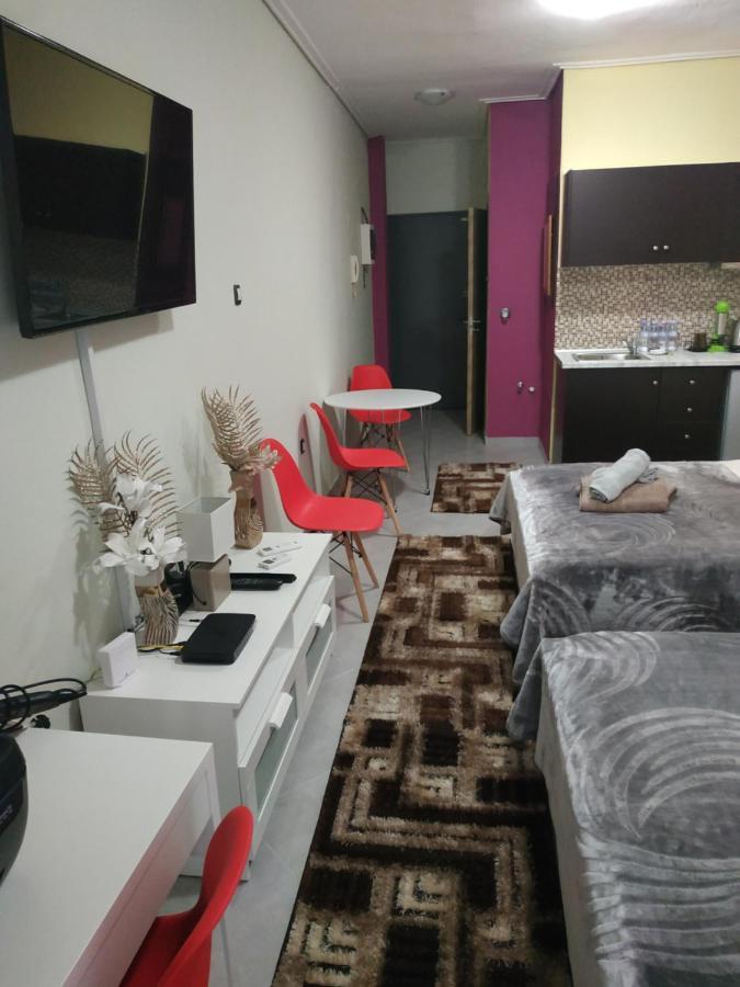 G M 1 Rooms Kentro In The Heart Of The City Larissa Esterno foto